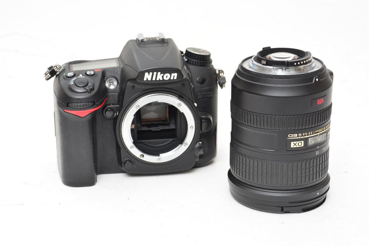 Used Nikon D7000 with 18-200mm DX Lens